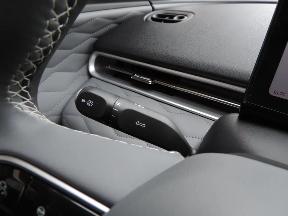 Launch Ed. 42 kWh 15.000km | 1e Eig | NLauto | Stoelverw/koeling | Ad.cruise | Leer | LED kopl | CarPlay | Camera|17”
