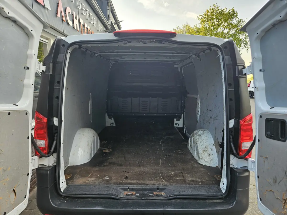109 CDI Functional Lang Trekhaak! Airco! NAP! Navigatie! Achterdeuren! 3-Zitplaatsen!