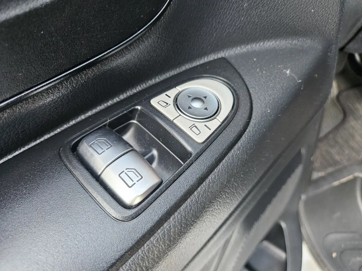 109 CDI Functional Lang Trekhaak! Airco! NAP! Navigatie! Achterdeuren! 3-Zitplaatsen!