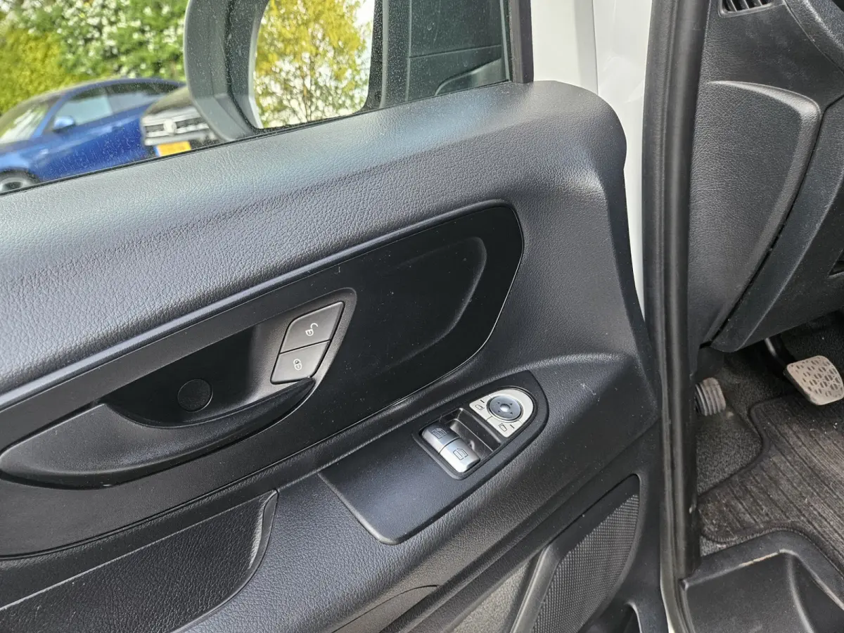 109 CDI Functional Lang Trekhaak! Airco! NAP! Navigatie! Achterdeuren! 3-Zitplaatsen!