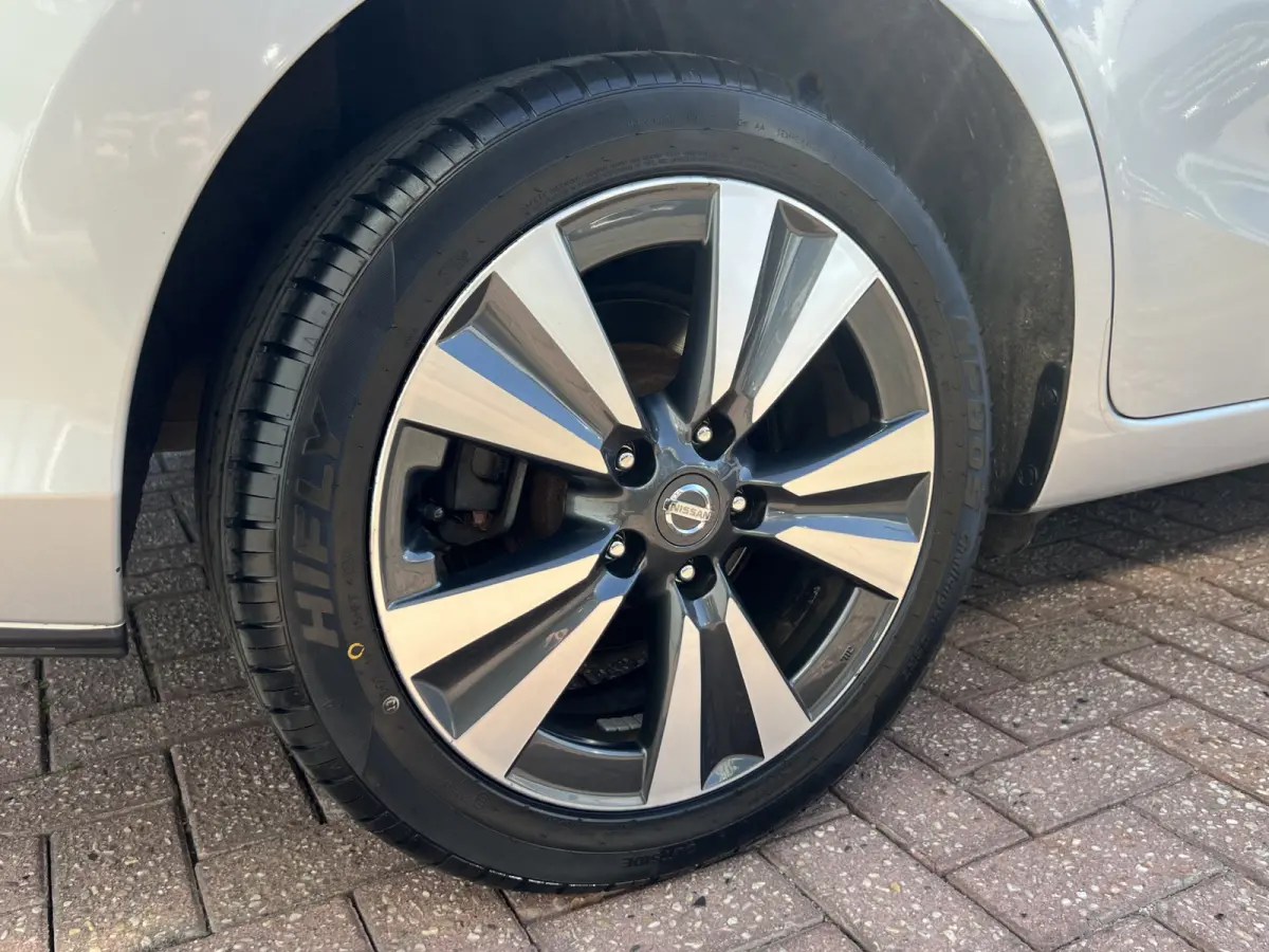 1.2 DIG-T N-Connecta. | NAVI | CAMERA | CRUISE | KEYLESS |