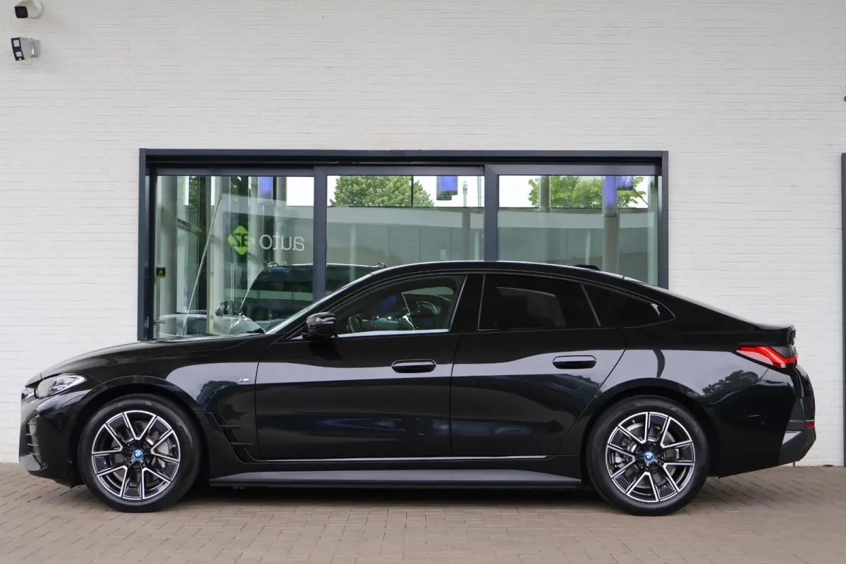 eDrive40 84 kWh | M-Sport | Head-Up | Stoelverwarming | Camera | PDC V+A | 18''