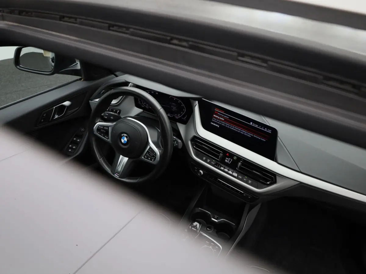 118i Executive | PANORAMADAK | APPLE CARPLAY | ANDROID AUTO | CLIMATE CONTROL | CRUISE CONTROL | PARKEERSENSOREN |