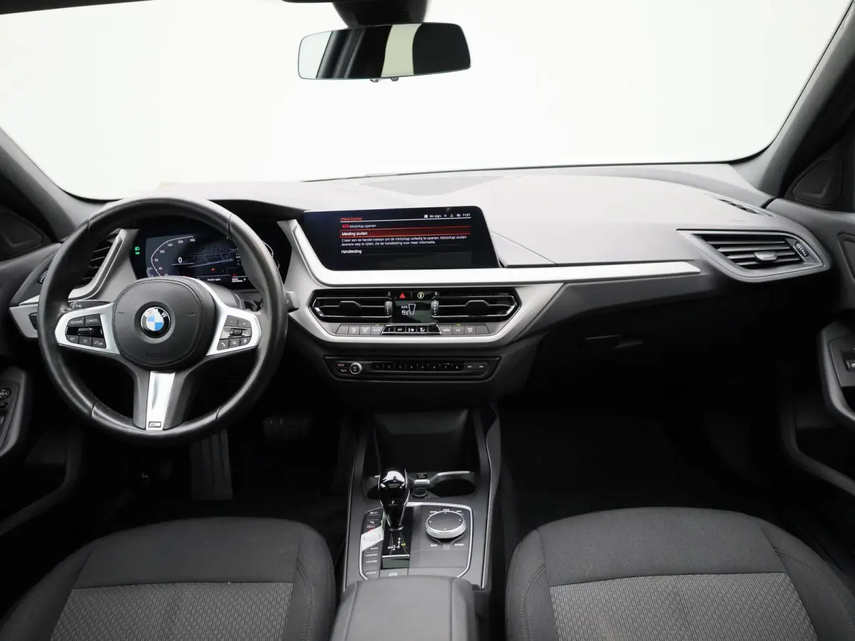 118i Executive | PANORAMADAK | APPLE CARPLAY | ANDROID AUTO | CLIMATE CONTROL | CRUISE CONTROL | PARKEERSENSOREN |