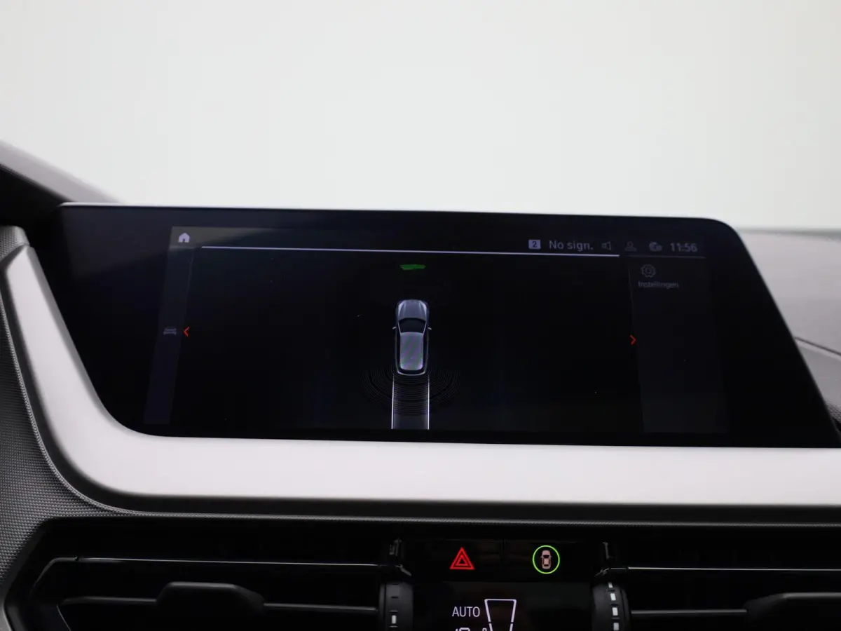 118i Executive | PANORAMADAK | APPLE CARPLAY | ANDROID AUTO | CLIMATE CONTROL | CRUISE CONTROL | PARKEERSENSOREN |