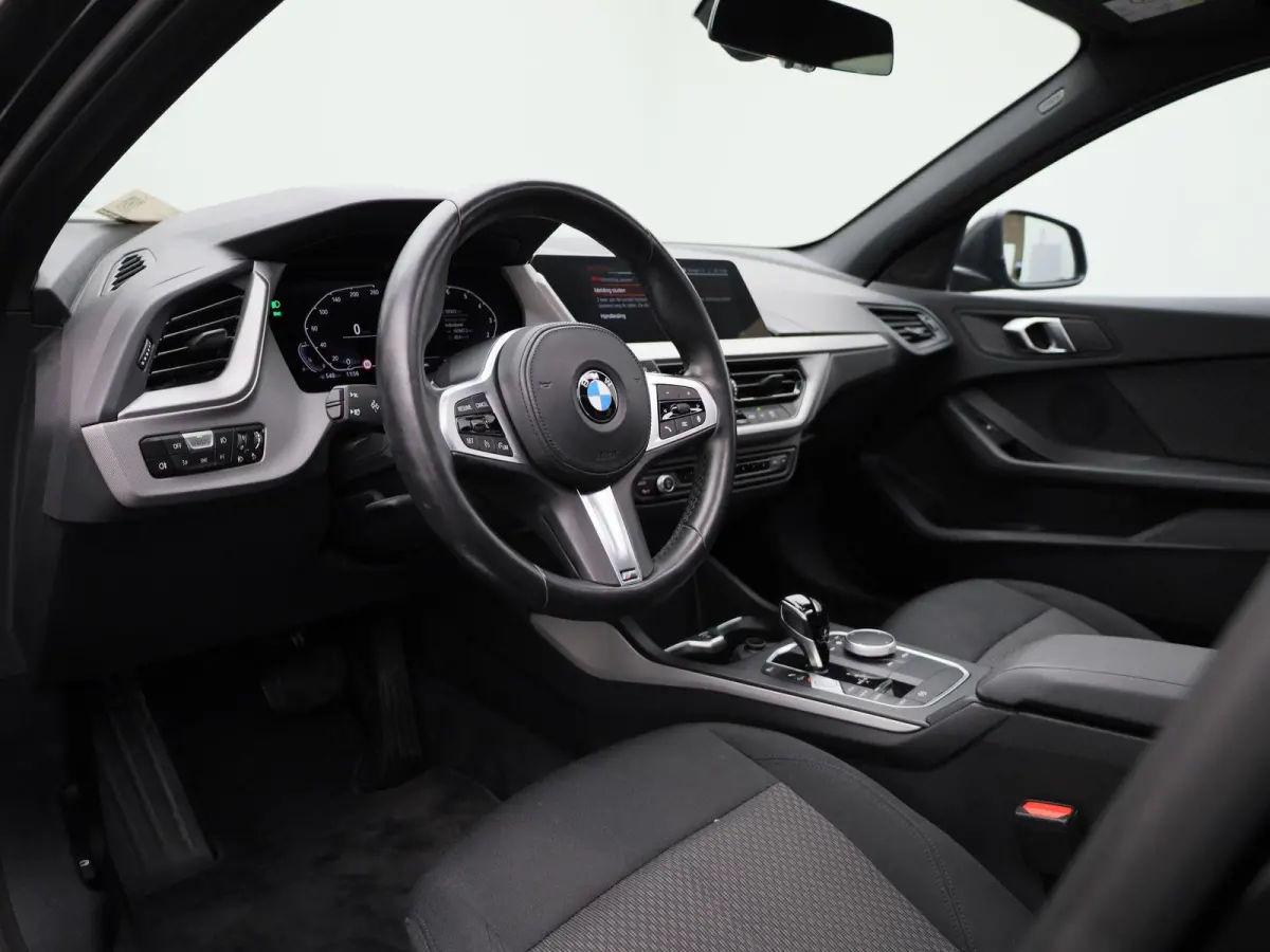 118i Executive | PANORAMADAK | APPLE CARPLAY | ANDROID AUTO | CLIMATE CONTROL | CRUISE CONTROL | PARKEERSENSOREN |