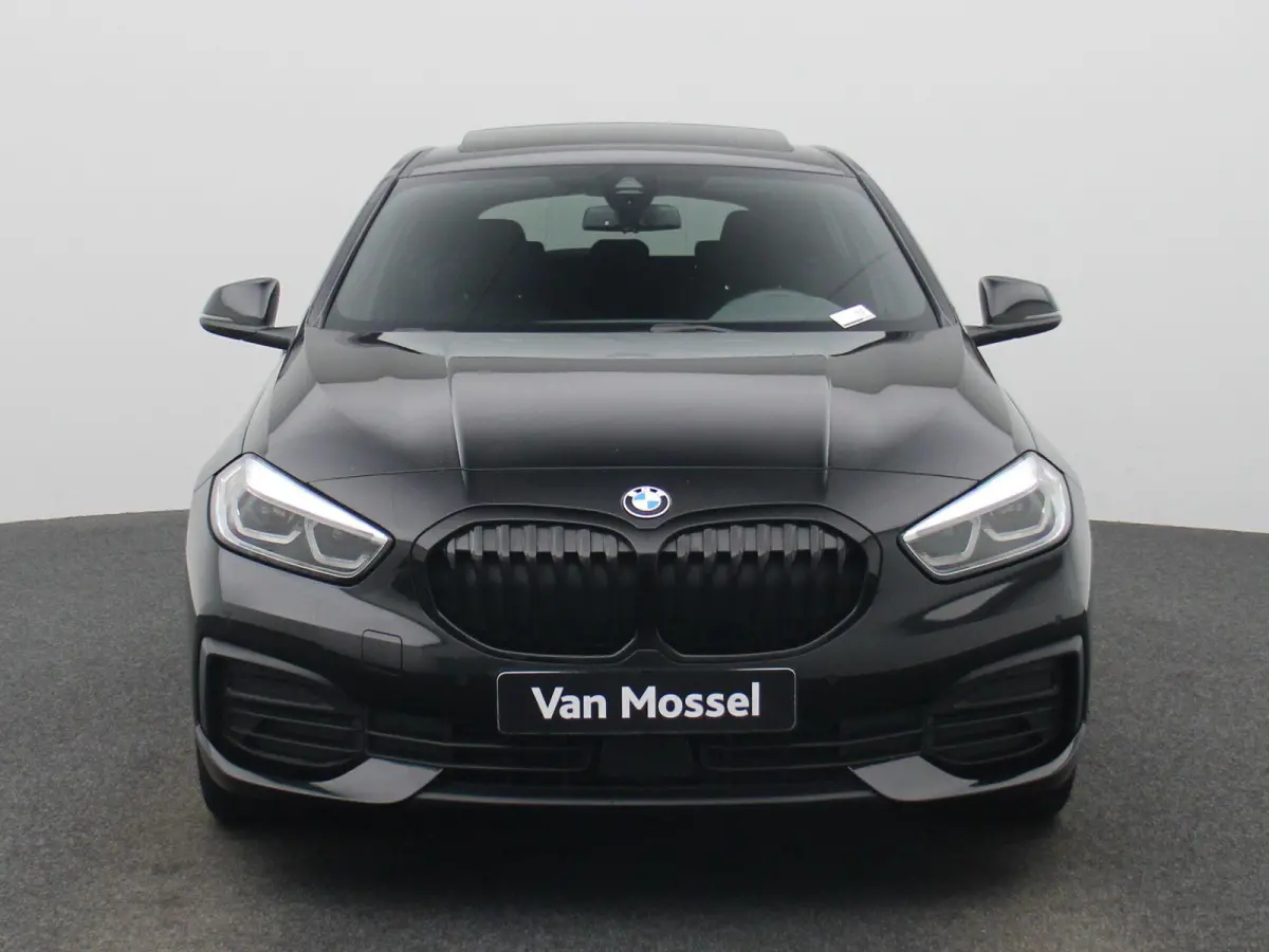 118i Executive | PANORAMADAK | APPLE CARPLAY | ANDROID AUTO | CLIMATE CONTROL | CRUISE CONTROL | PARKEERSENSOREN |