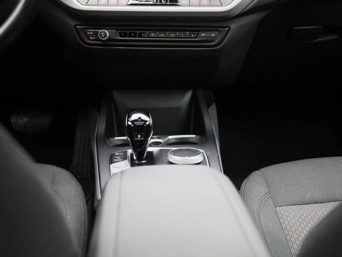 118i Executive | PANORAMADAK | APPLE CARPLAY | ANDROID AUTO | CLIMATE CONTROL | CRUISE CONTROL | PARKEERSENSOREN |