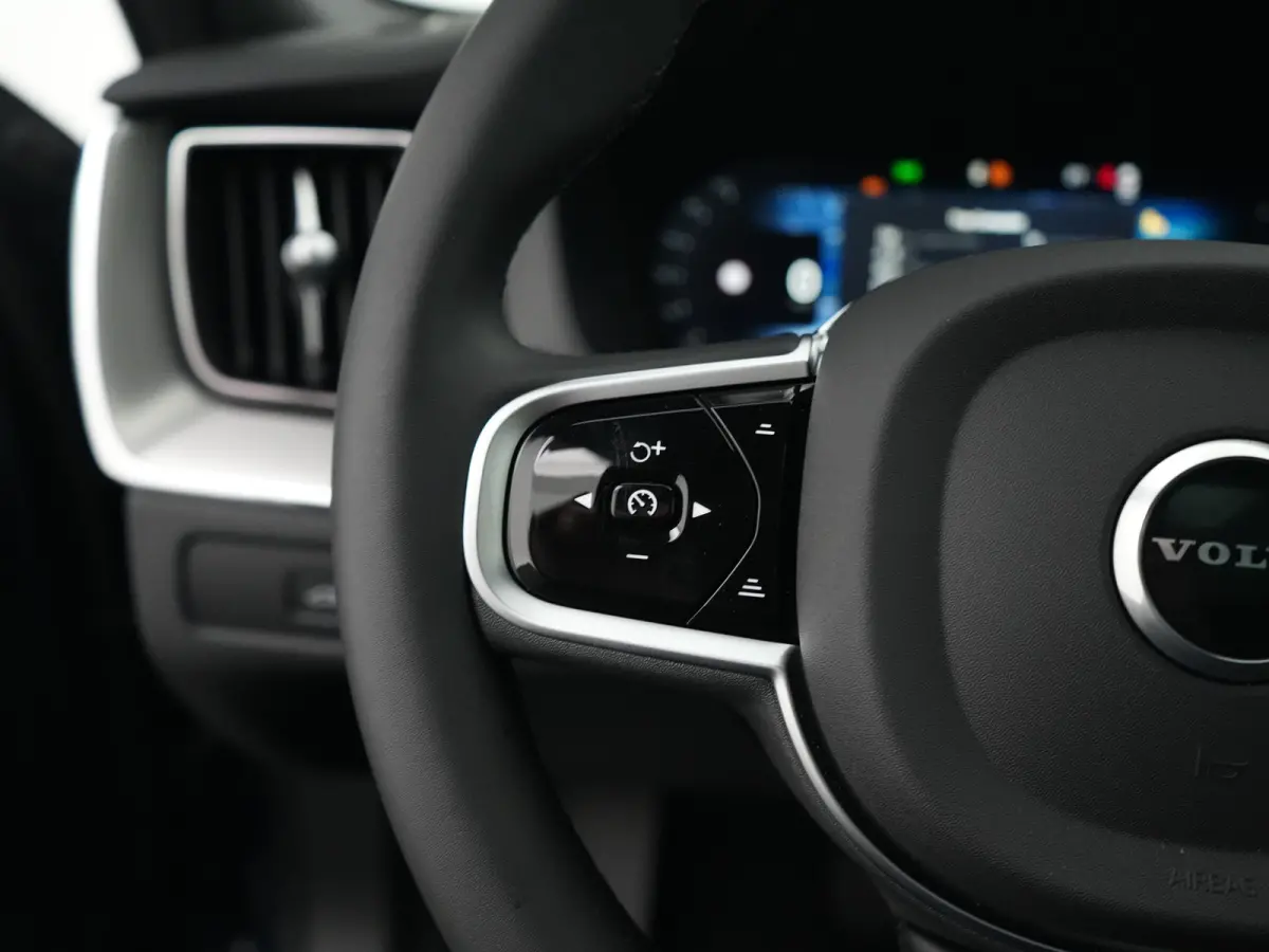 T6 Recharge AWD Plus Black Edition | Head-Up | Stoelventilatie | 360° Camera | Harman/Kardon | Panoramadak | Trekhaak
