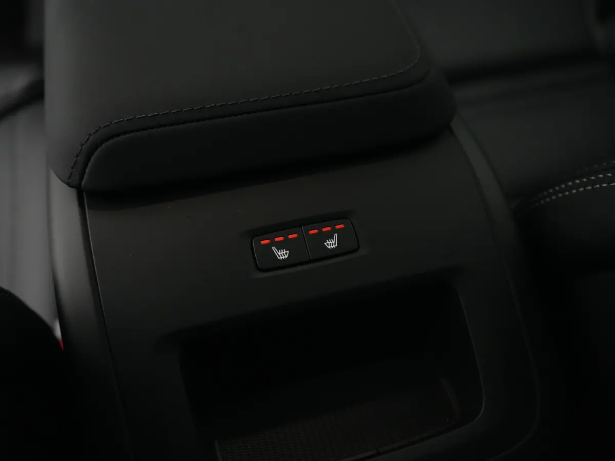 T6 Recharge AWD Plus Black Edition | Head-Up | Stoelventilatie | 360° Camera | Harman/Kardon | Panoramadak | Trekhaak