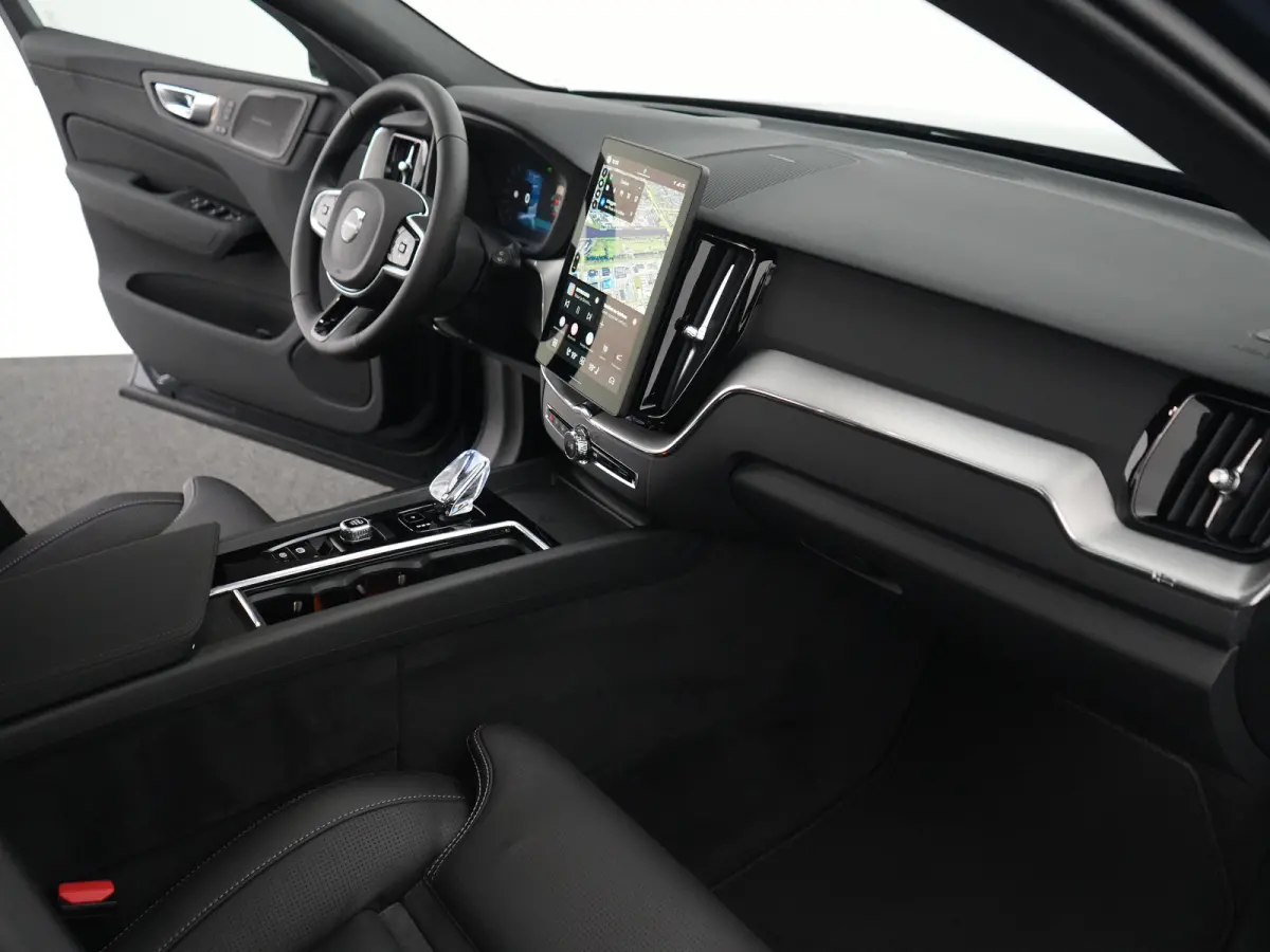 T6 Recharge AWD Plus Black Edition | Head-Up | Stoelventilatie | 360° Camera | Harman/Kardon | Panoramadak | Trekhaak