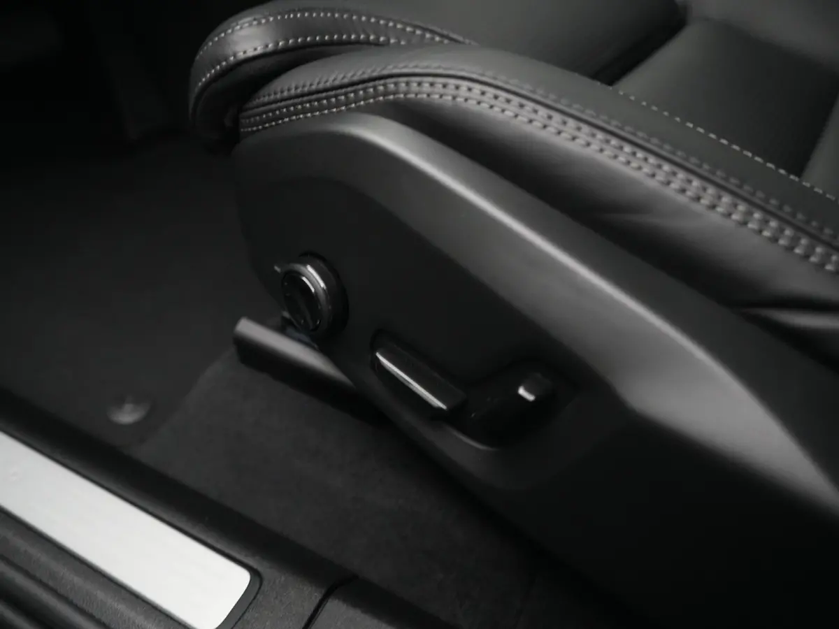 T6 Recharge AWD Plus Black Edition | Head-Up | Stoelventilatie | 360° Camera | Harman/Kardon | Panoramadak | Trekhaak