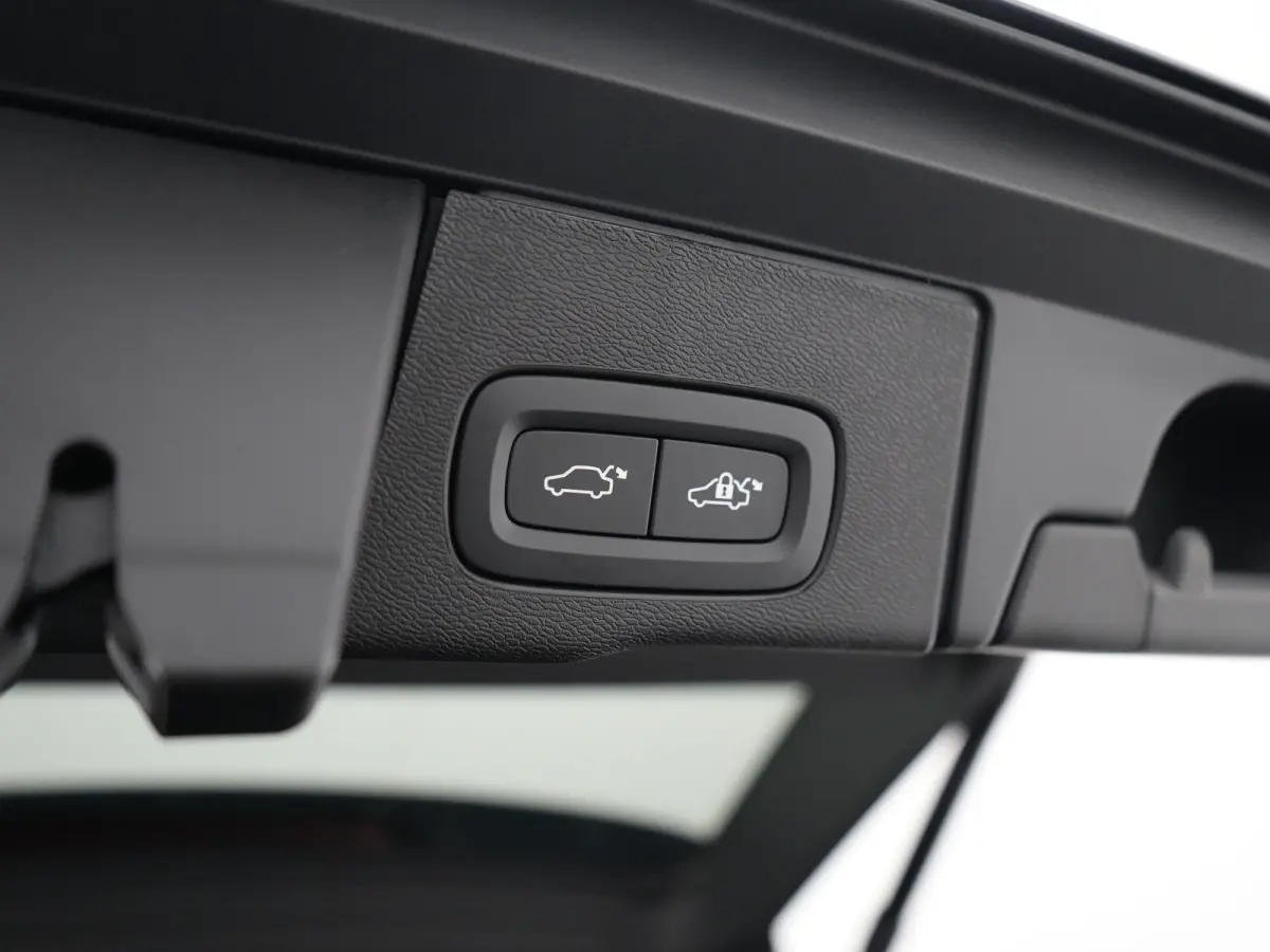 T6 Recharge AWD Plus Black Edition | Head-Up | Stoelventilatie | 360° Camera | Harman/Kardon | Panoramadak | Trekhaak