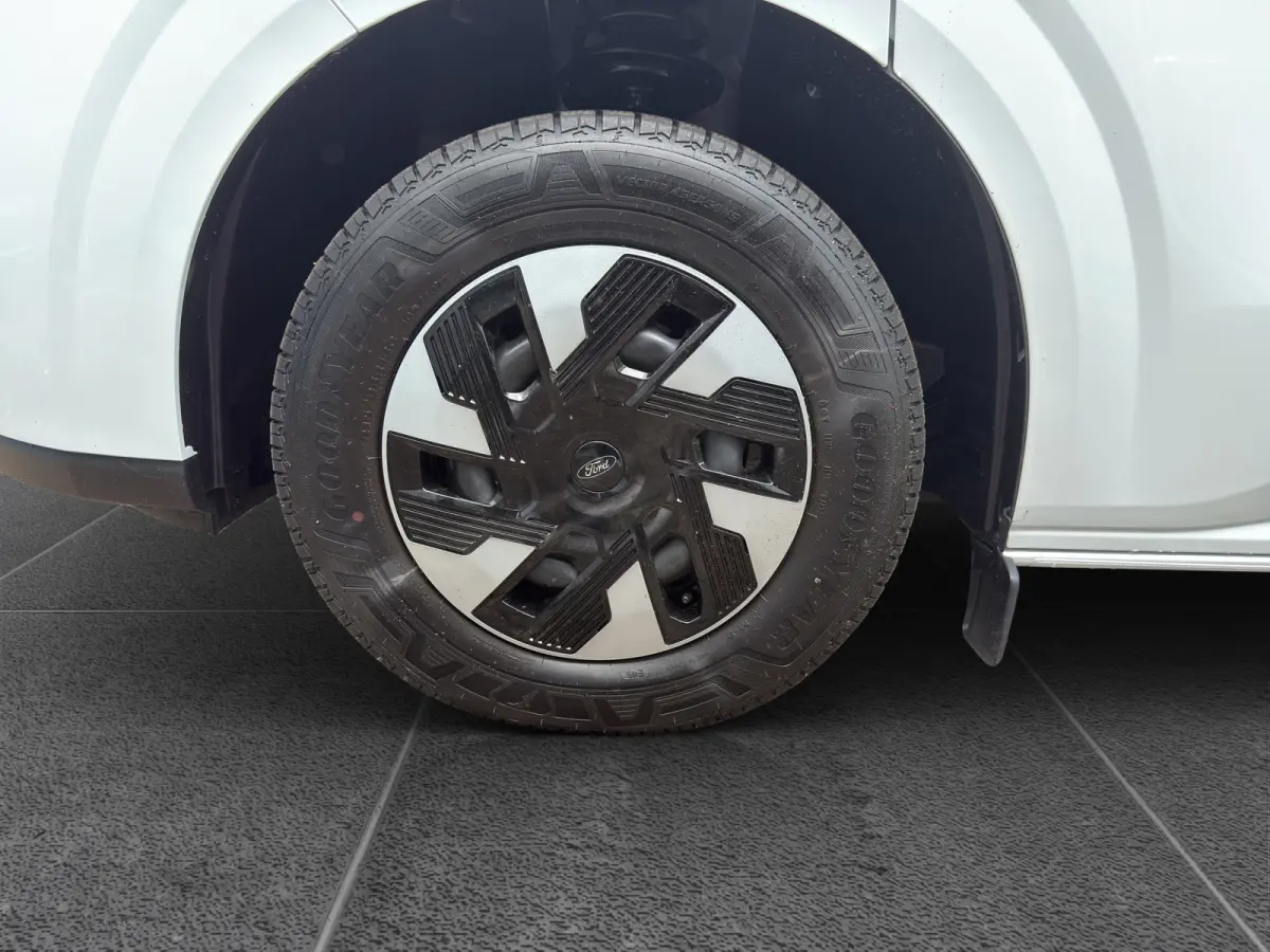 320 L1 Trend 2.5 Plug-in Hybrid 233pk | AGR stoel | Driver Ass Pack Ultimate | Navi | Trekhaak | Full LED | Ford Protect 2+3 jaar |