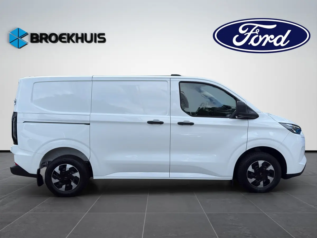 320 L1 Trend 2.5 Plug-in Hybrid 233pk | AGR stoel | Driver Ass Pack Ultimate | Navi | Trekhaak | Full LED | Ford Protect 2+3 jaar |