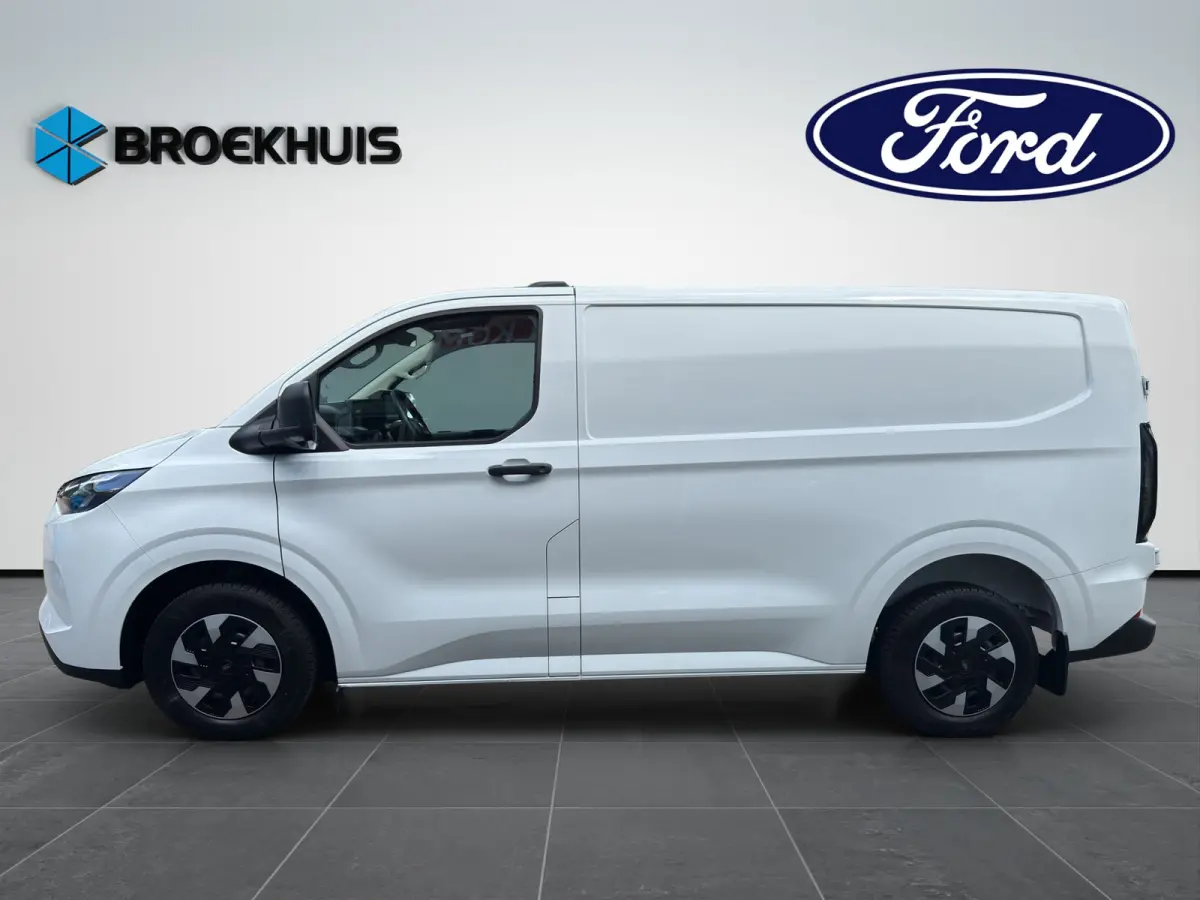 320 L1 Trend 2.5 Plug-in Hybrid 233pk | AGR stoel | Driver Ass Pack Ultimate | Navi | Trekhaak | Full LED | Ford Protect 2+3 jaar |
