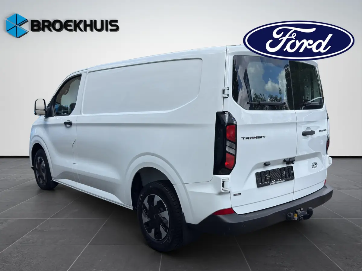 320 L1 Trend 2.5 Plug-in Hybrid 233pk | AGR stoel | Driver Ass Pack Ultimate | Navi | Trekhaak | Full LED | Ford Protect 2+3 jaar |