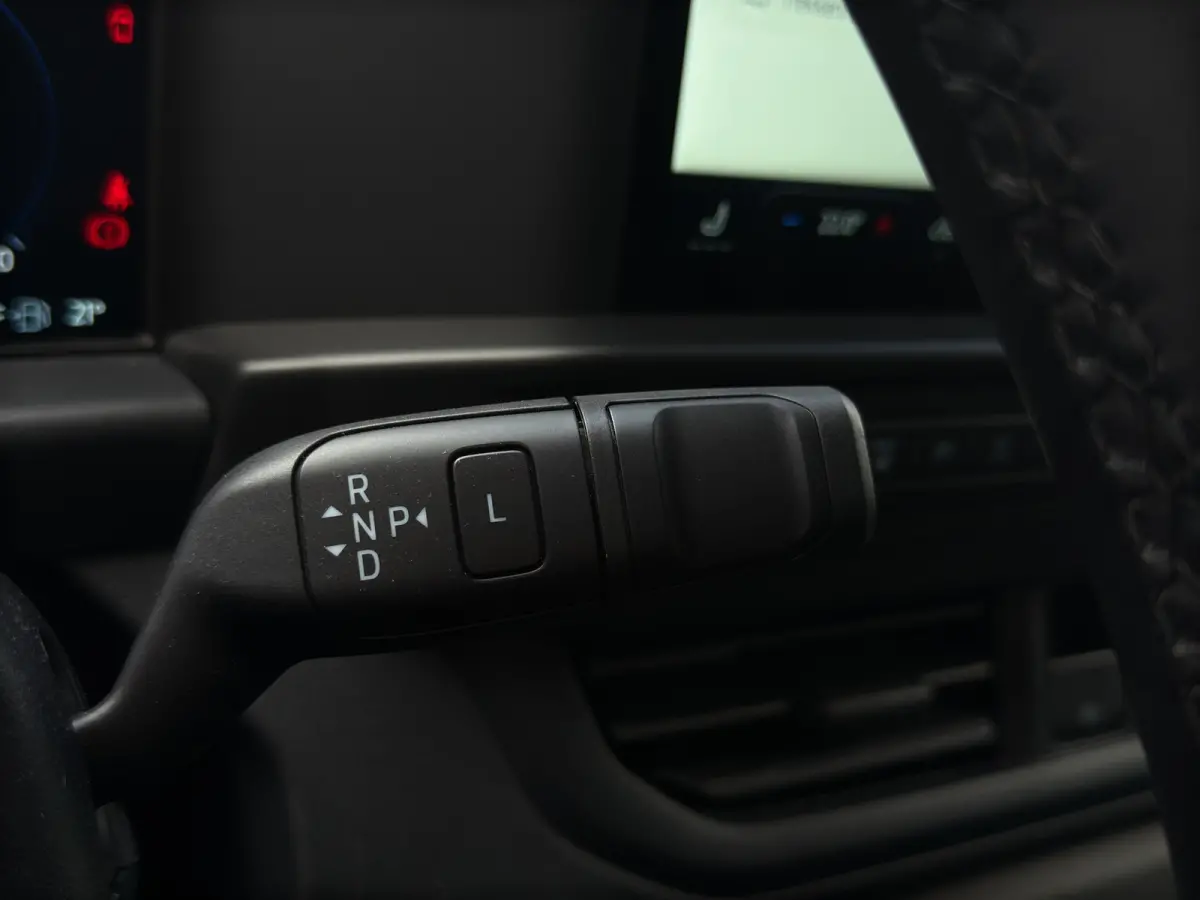 320 L1 Trend 2.5 Plug-in Hybrid 233pk | AGR stoel | Driver Ass Pack Ultimate | Navi | Trekhaak | Full LED | Ford Protect 2+3 jaar |