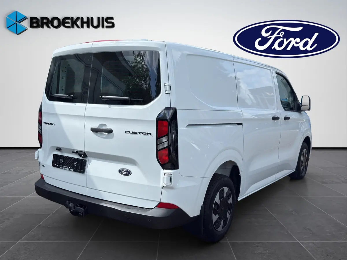 320 L1 Trend 2.5 Plug-in Hybrid 233pk | AGR stoel | Driver Ass Pack Ultimate | Navi | Trekhaak | Full LED | Ford Protect 2+3 jaar |