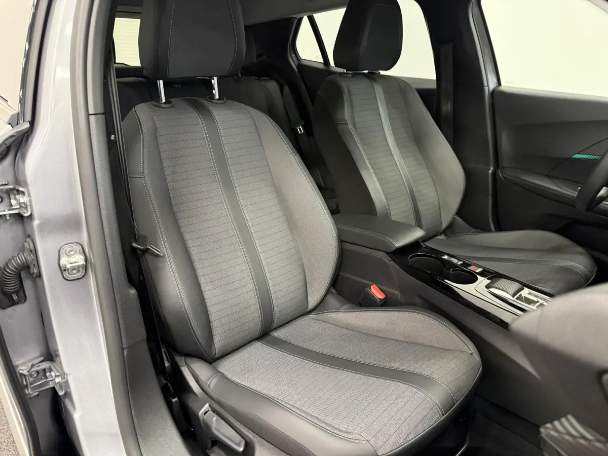 1.2 PureTech 130pk Allure S&S Automaat Navigatie Apple Carplay Android Auto Camera Parkeersensoren achter Cruise Control Full Led Climate Control Lichtmetalen velgen
