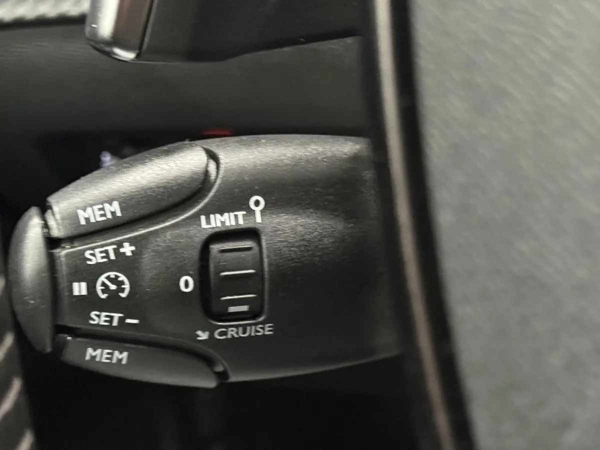 1.2 PureTech 130pk Allure S&S Automaat Navigatie Apple Carplay Android Auto Camera Parkeersensoren achter Cruise Control Full Led Climate Control Lichtmetalen velgen