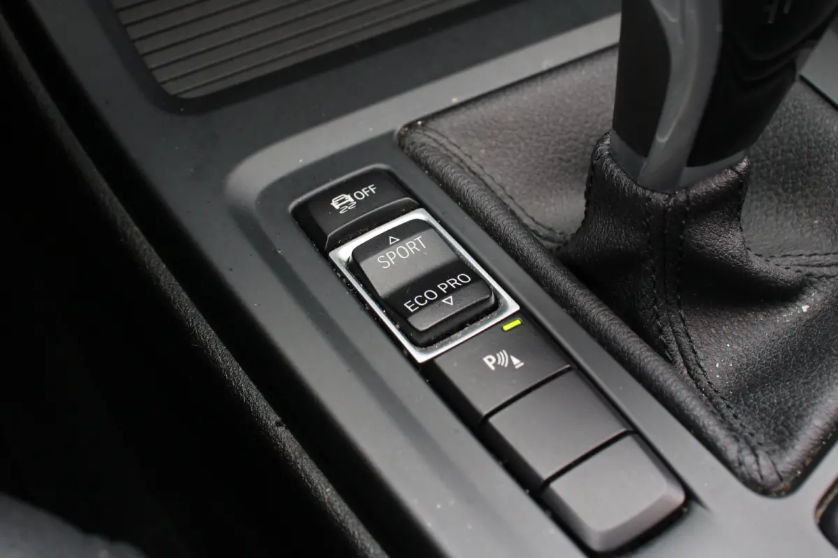 sDrive18i High Executive | DEALER OH ! | LEDER | ALL SEASON | CRUISE | PARK SENSE ACHTER | STOELVERWARMING |