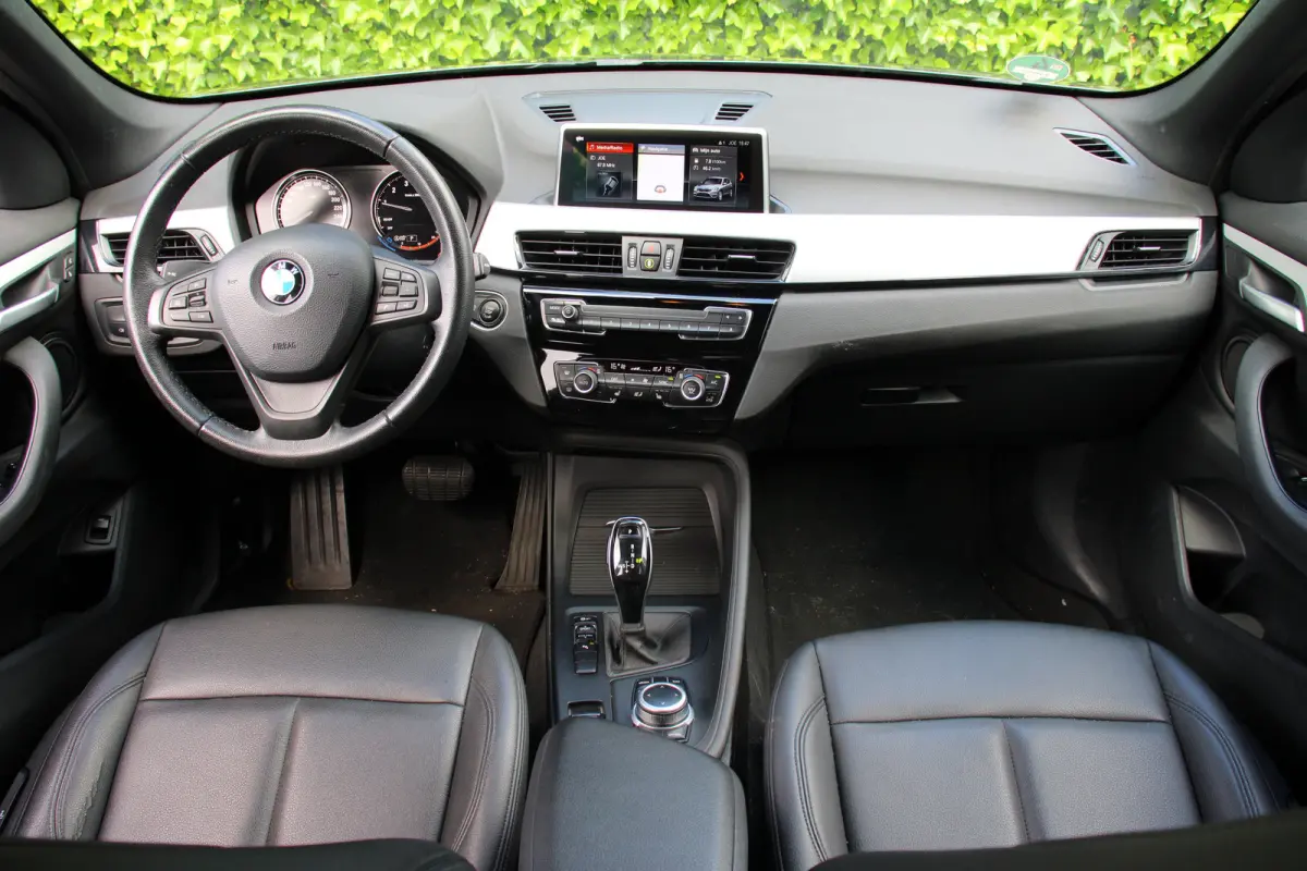 sDrive18i High Executive | DEALER OH ! | LEDER | ALL SEASON | CRUISE | PARK SENSE ACHTER | STOELVERWARMING |