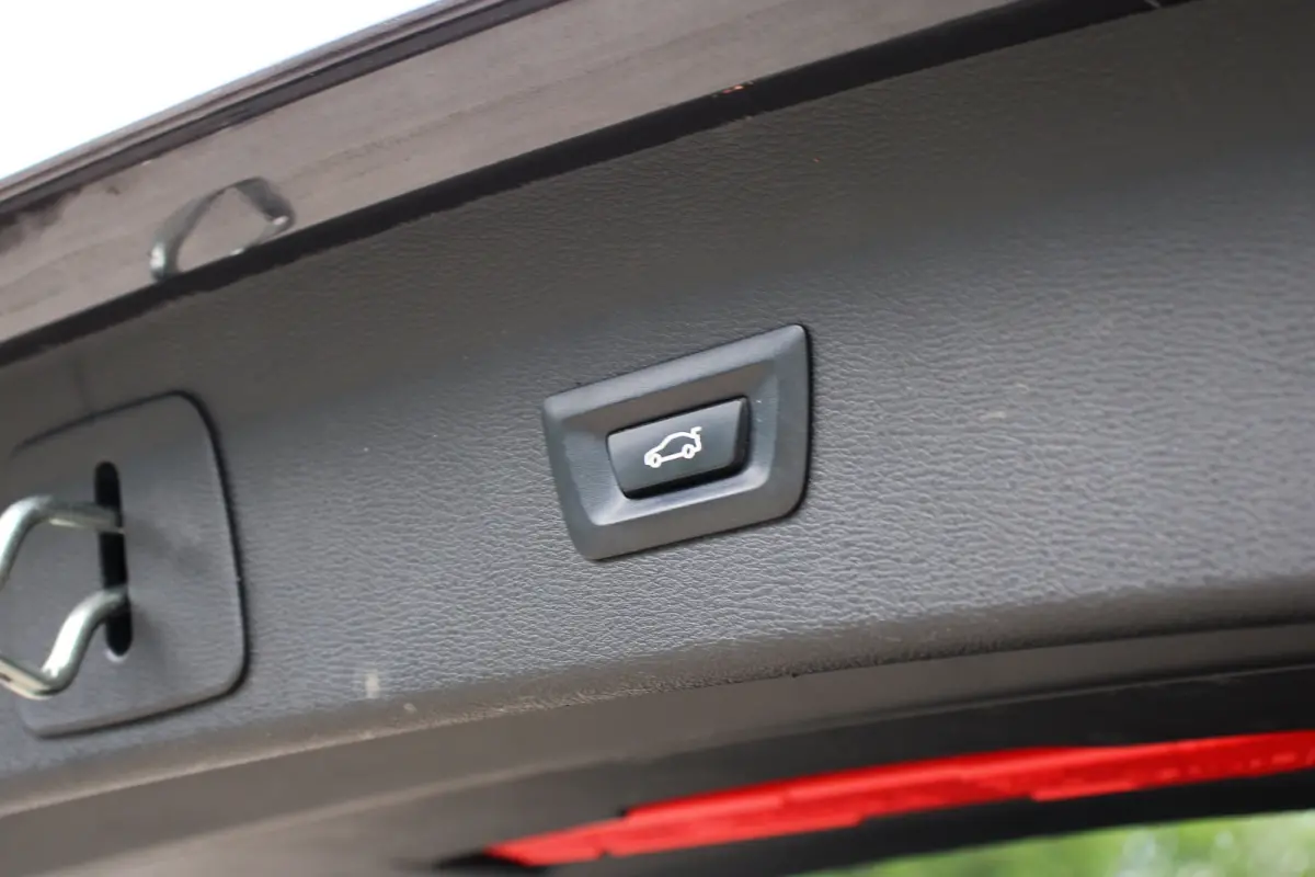 sDrive18i High Executive | DEALER OH ! | LEDER | ALL SEASON | CRUISE | PARK SENSE ACHTER | STOELVERWARMING |
