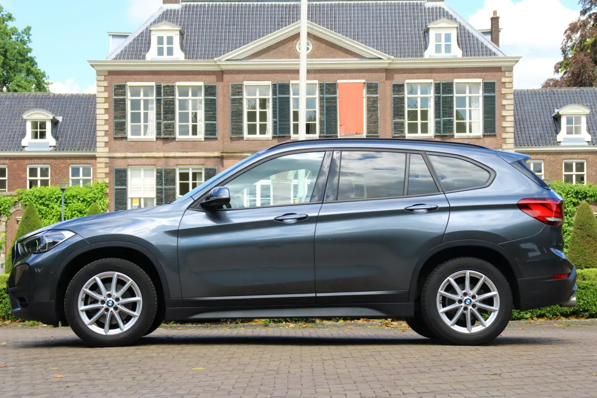 sDrive18i High Executive | DEALER OH ! | LEDER | ALL SEASON | CRUISE | PARK SENSE ACHTER | STOELVERWARMING |