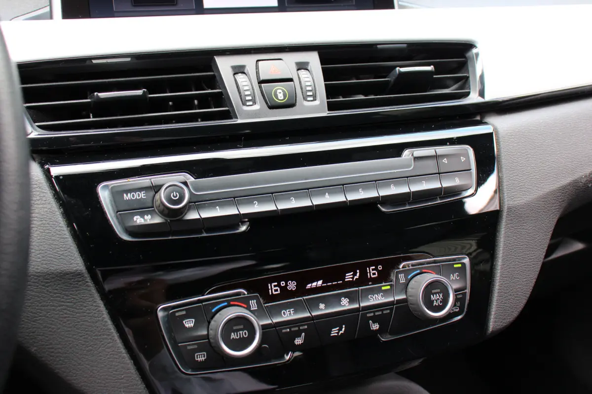 sDrive18i High Executive | DEALER OH ! | LEDER | ALL SEASON | CRUISE | PARK SENSE ACHTER | STOELVERWARMING |