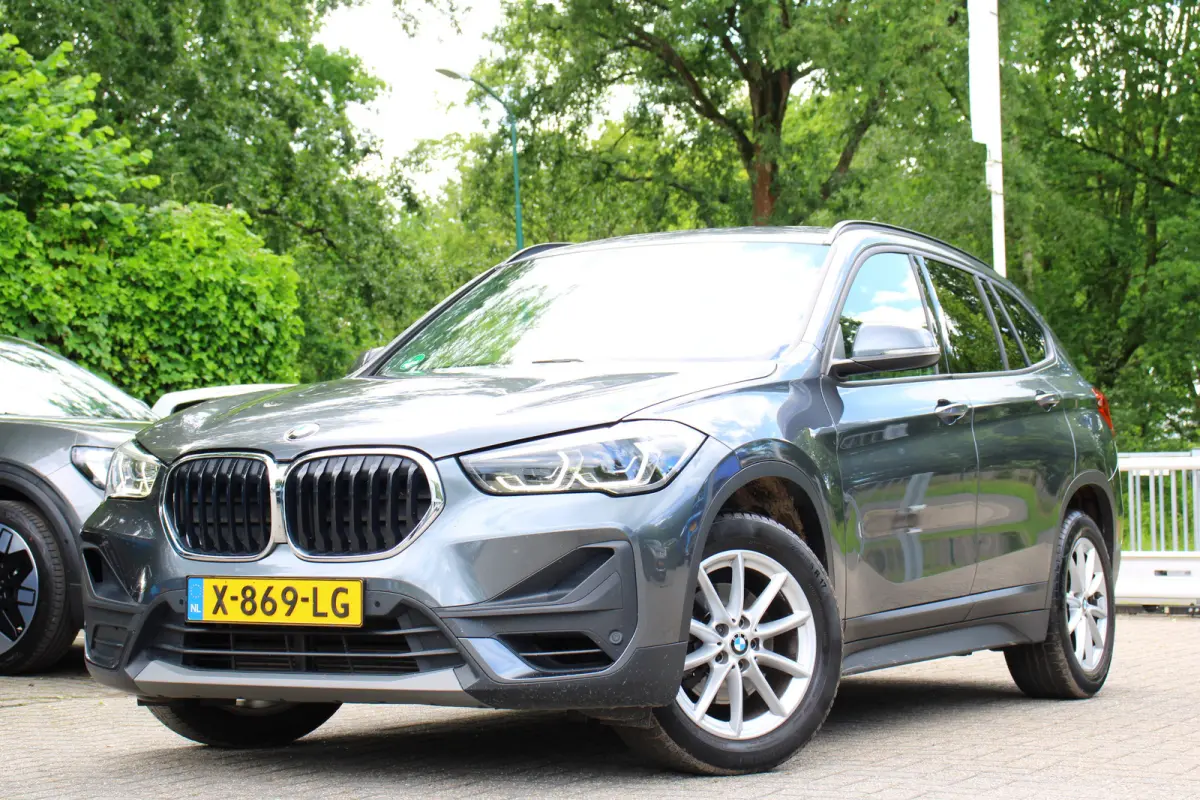 sDrive18i High Executive | DEALER OH ! | LEDER | ALL SEASON | CRUISE | PARK SENSE ACHTER | STOELVERWARMING |