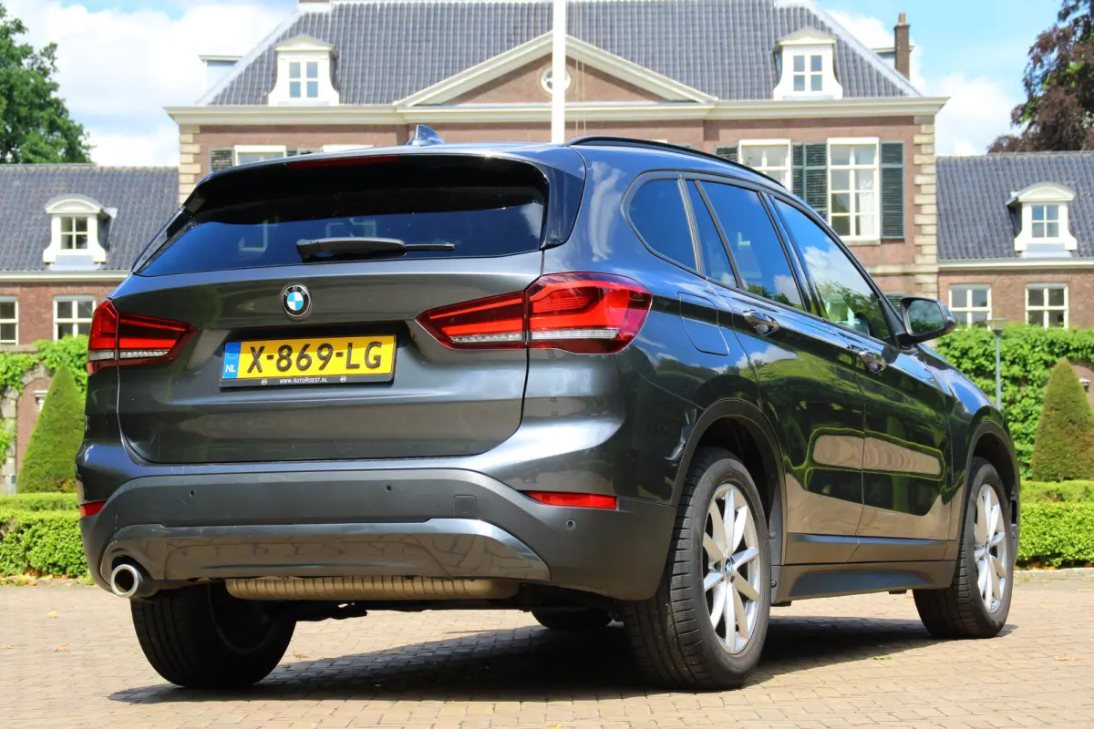 sDrive18i High Executive | DEALER OH ! | LEDER | ALL SEASON | CRUISE | PARK SENSE ACHTER | STOELVERWARMING |