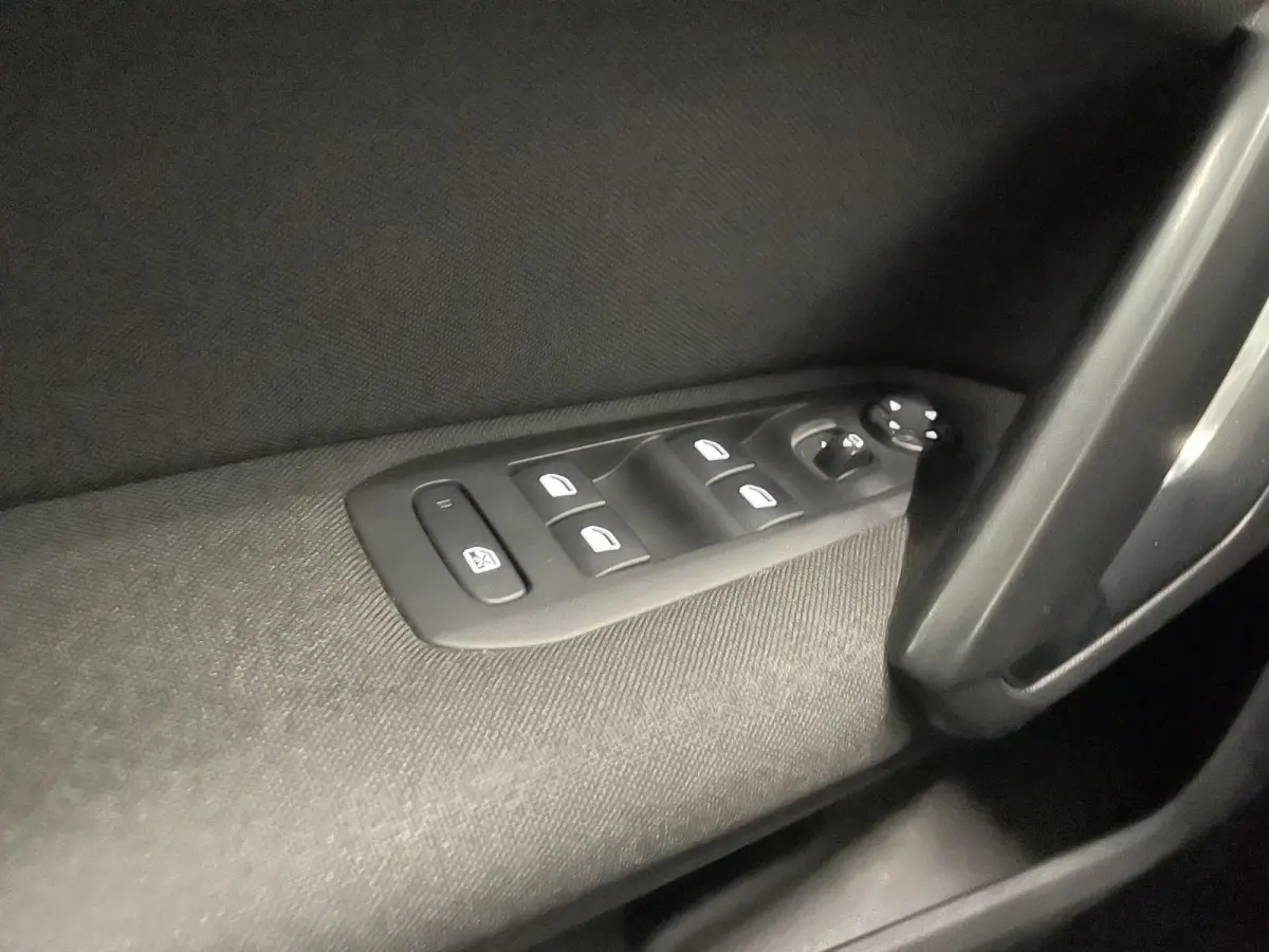 1.2 PureTech Active Pack Trekhaak Navigatie Parkeersensoren achter Cruise Control Climate Control