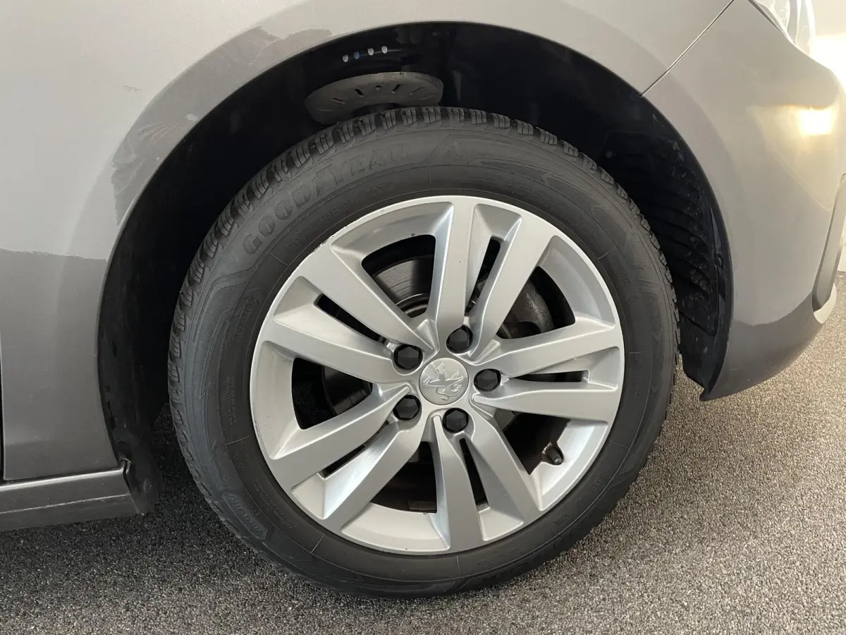 1.2 PureTech Active Pack Trekhaak Navigatie Parkeersensoren achter Cruise Control Climate Control