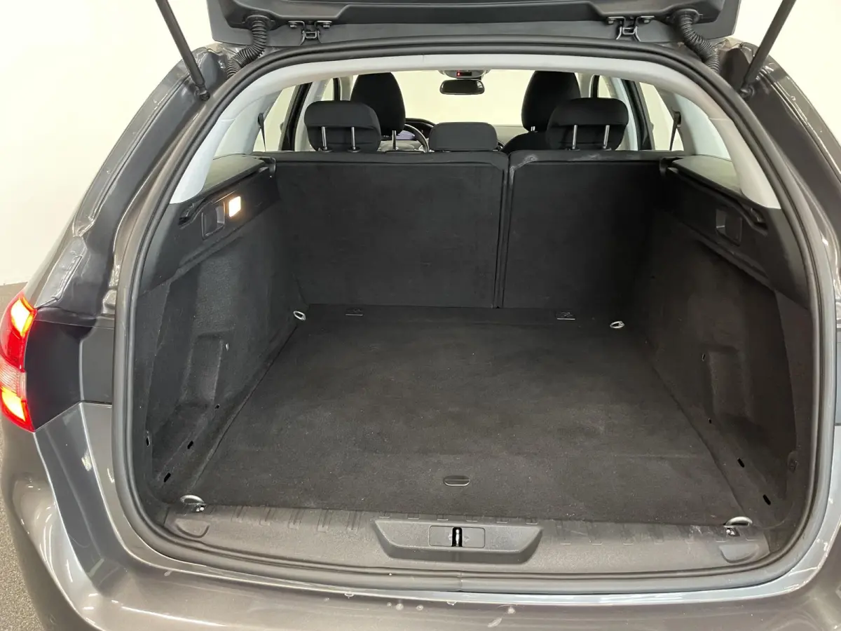 1.2 PureTech Active Pack Trekhaak Navigatie Parkeersensoren achter Cruise Control Climate Control