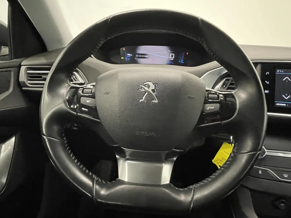 1.2 PureTech Active Pack Trekhaak Navigatie Parkeersensoren achter Cruise Control Climate Control