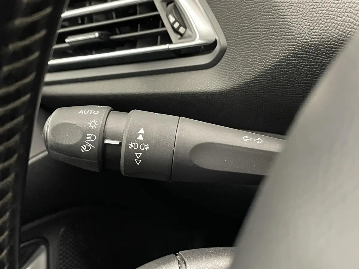 1.2 PureTech Active Pack Trekhaak Navigatie Parkeersensoren achter Cruise Control Climate Control