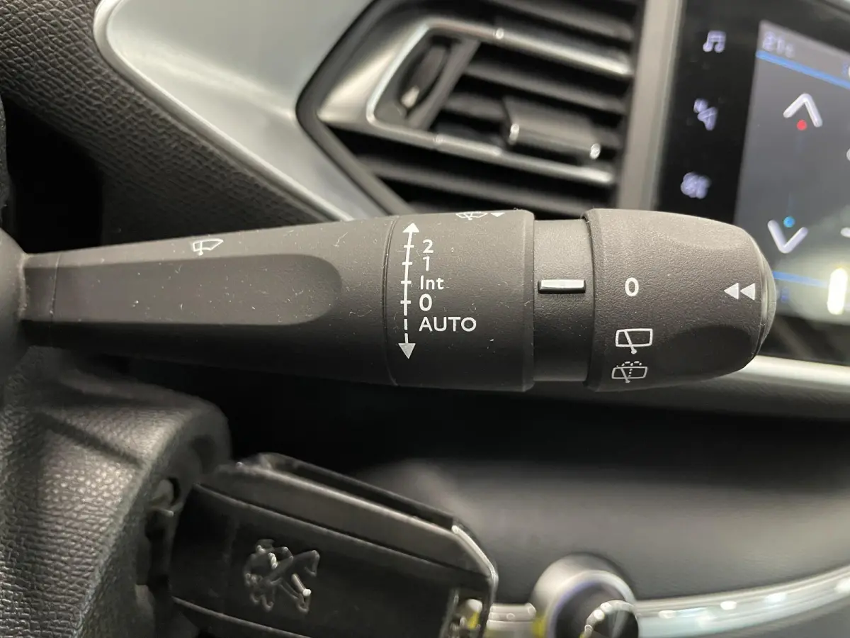 1.2 PureTech Active Pack Trekhaak Navigatie Parkeersensoren achter Cruise Control Climate Control