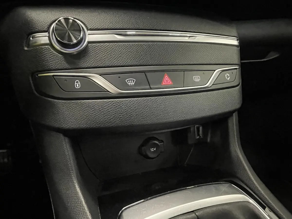 1.2 PureTech Active Pack Trekhaak Navigatie Parkeersensoren achter Cruise Control Climate Control