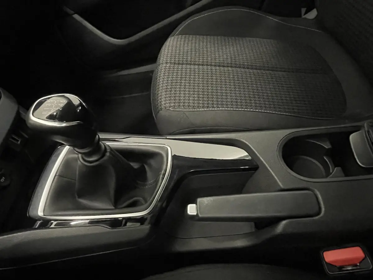 1.2 PureTech Active Pack Trekhaak Navigatie Parkeersensoren achter Cruise Control Climate Control