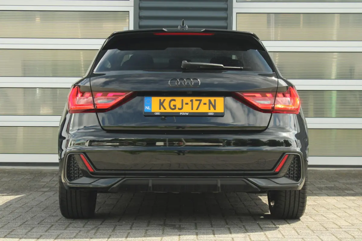 30 TFSI 116pk S-tronic S edition | 18" Velgen | Achteruitrijcamera