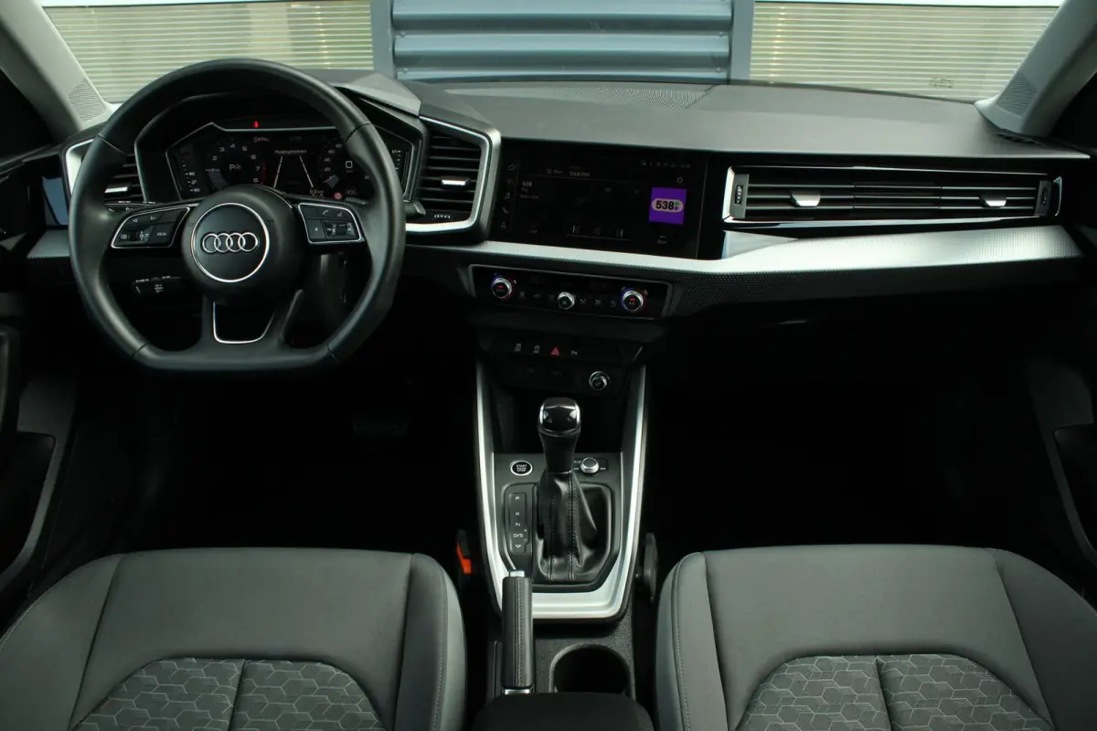 30 TFSI 116pk S-tronic S edition | 18" Velgen | Achteruitrijcamera