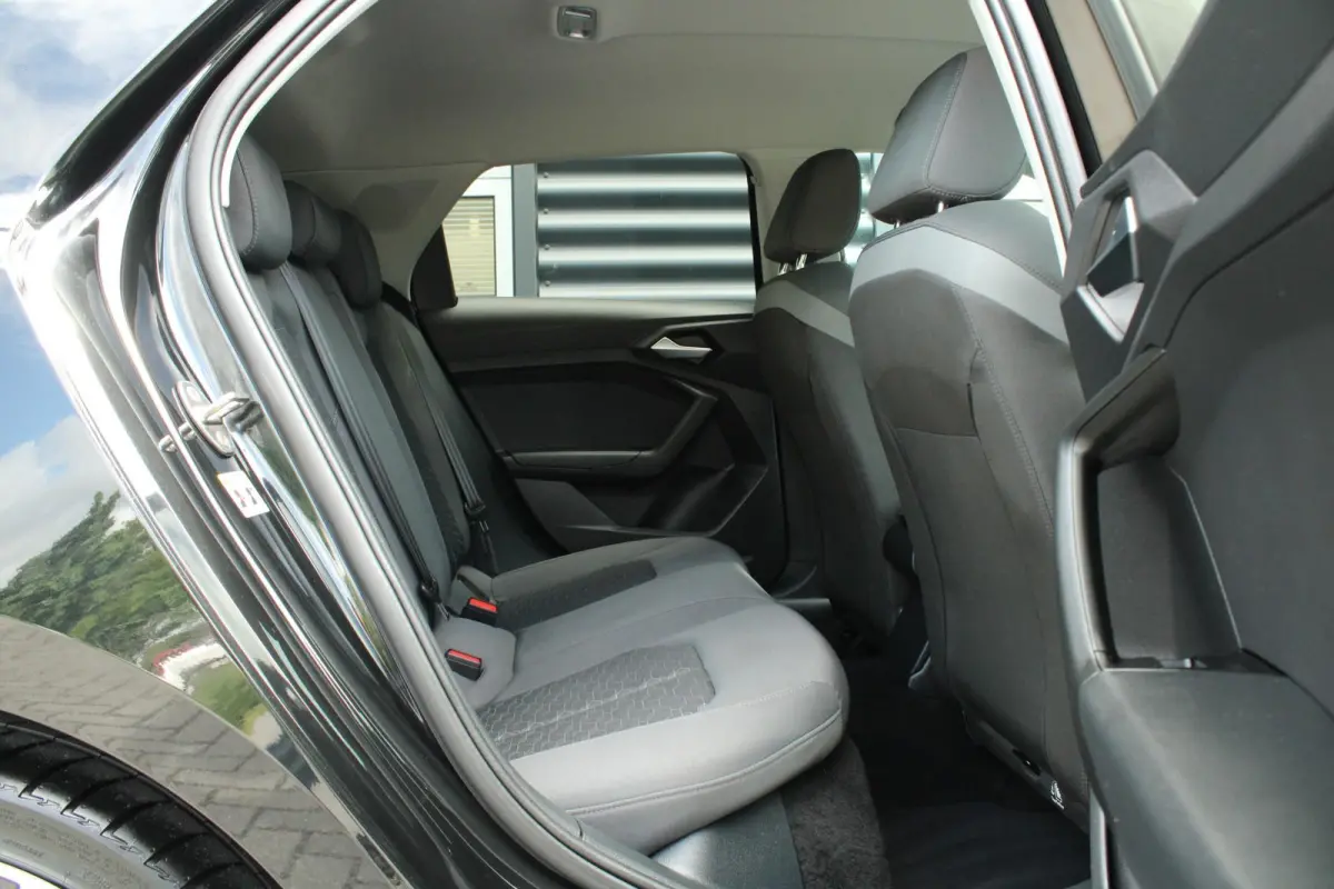30 TFSI 116pk S-tronic S edition | 18" Velgen | Achteruitrijcamera