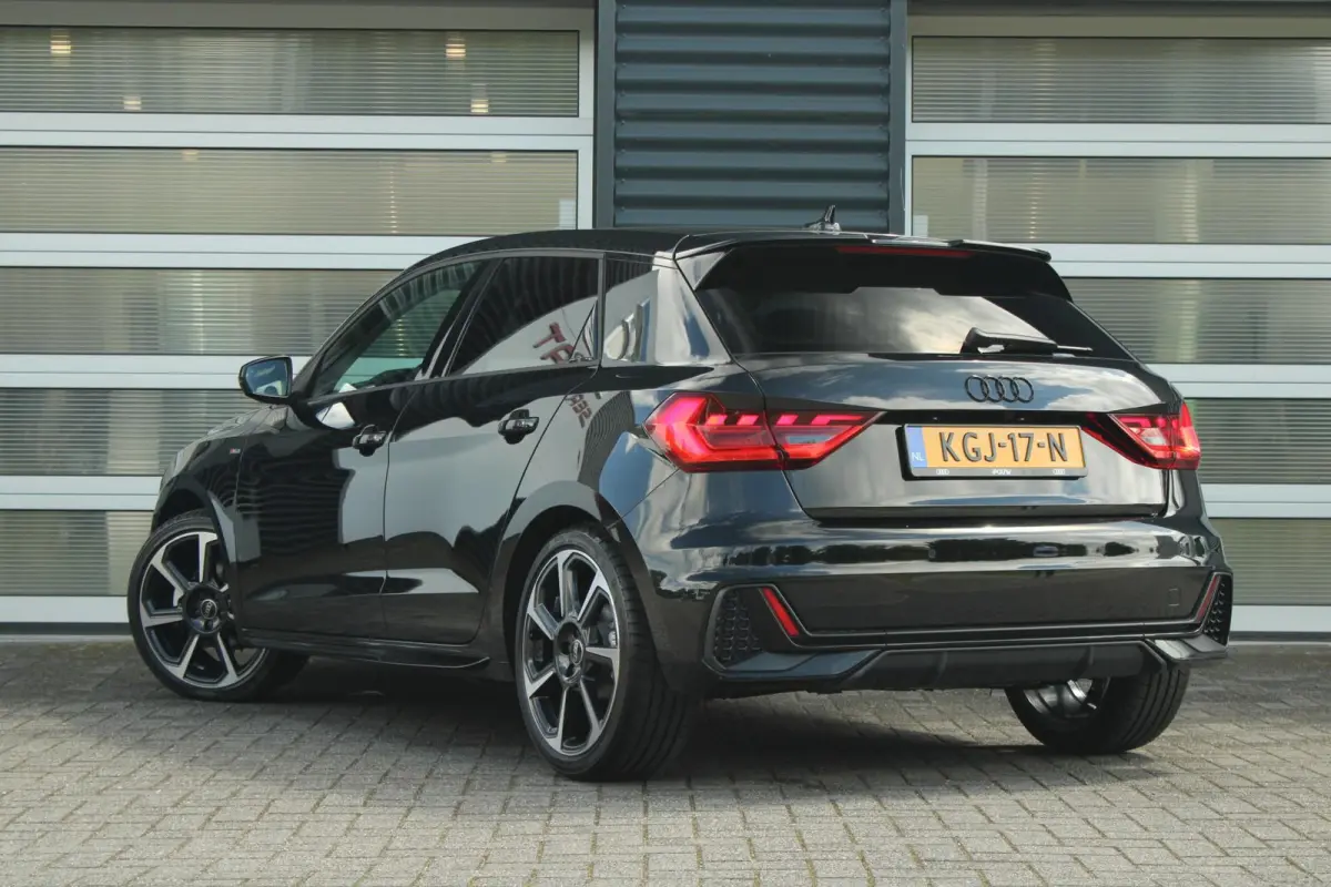 30 TFSI 116pk S-tronic S edition | 18" Velgen | Achteruitrijcamera