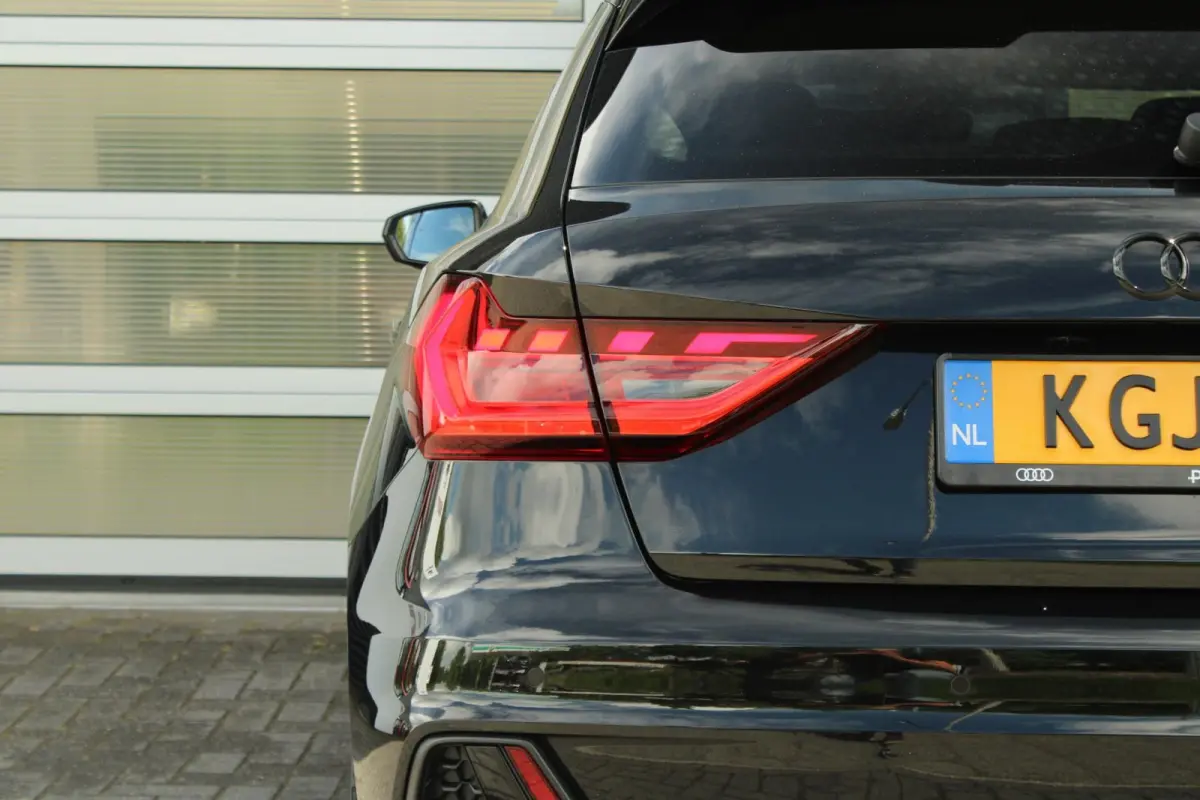 30 TFSI 116pk S-tronic S edition | 18" Velgen | Achteruitrijcamera