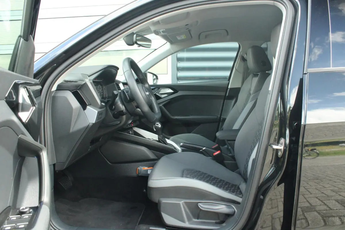 30 TFSI 116pk S-tronic S edition | 18" Velgen | Achteruitrijcamera