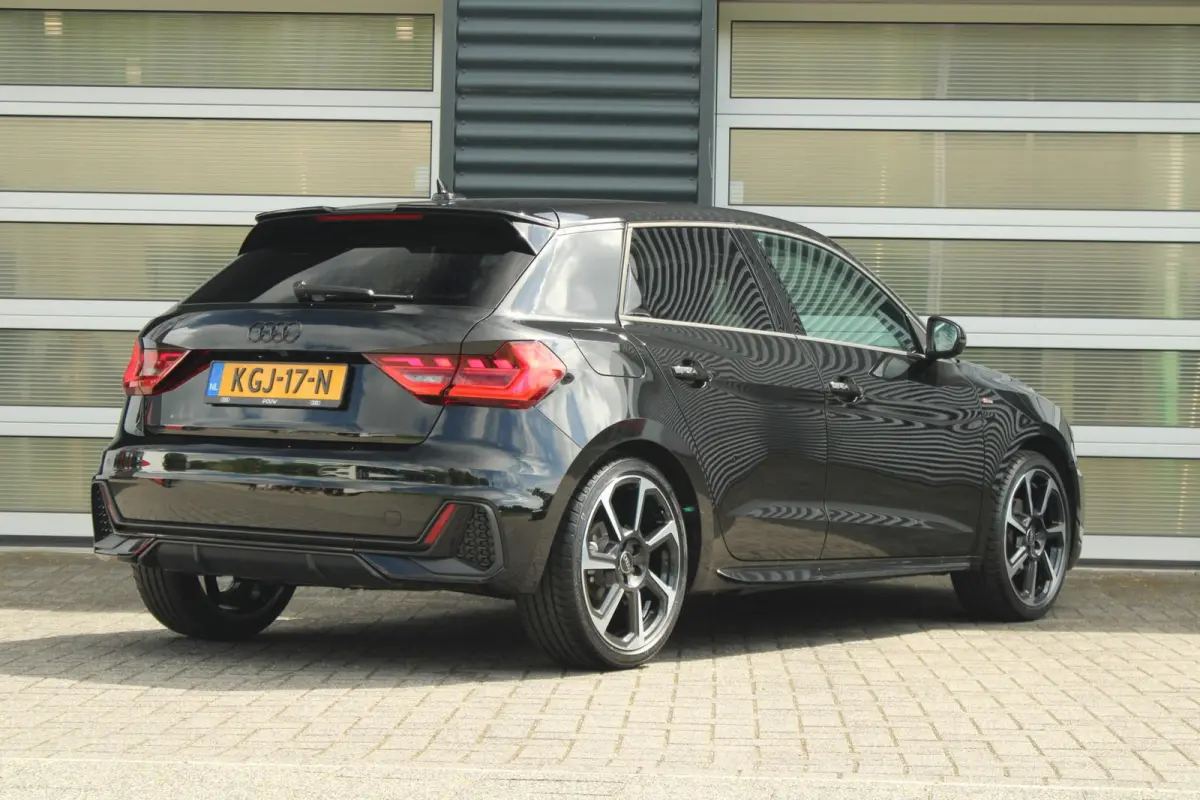 30 TFSI 116pk S-tronic S edition | 18" Velgen | Achteruitrijcamera