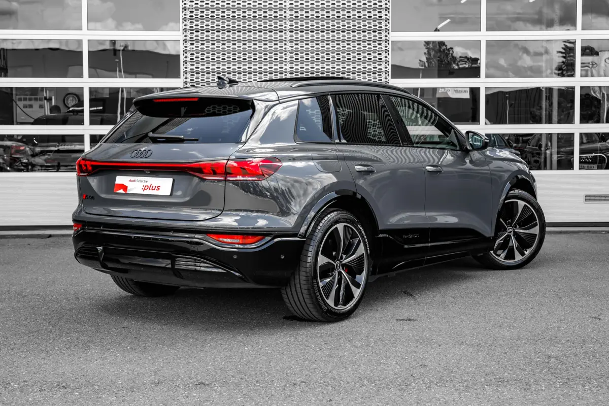 SQ6 quattro 360 kW edition one | Panoramadak | Luchtvering | Head Up Display | Bang & Olufsen |