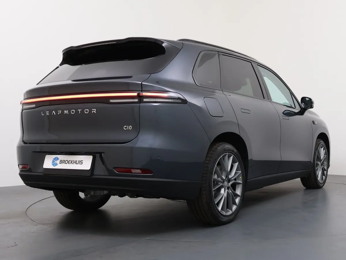 Design 28.4 kWh | €3500,- korting !! | Vanaf €575,- Private Lease per maand ! | Cruise control adaptief met Stop&Go en stuurhulp | Electronic climate controle | Extra getint glas