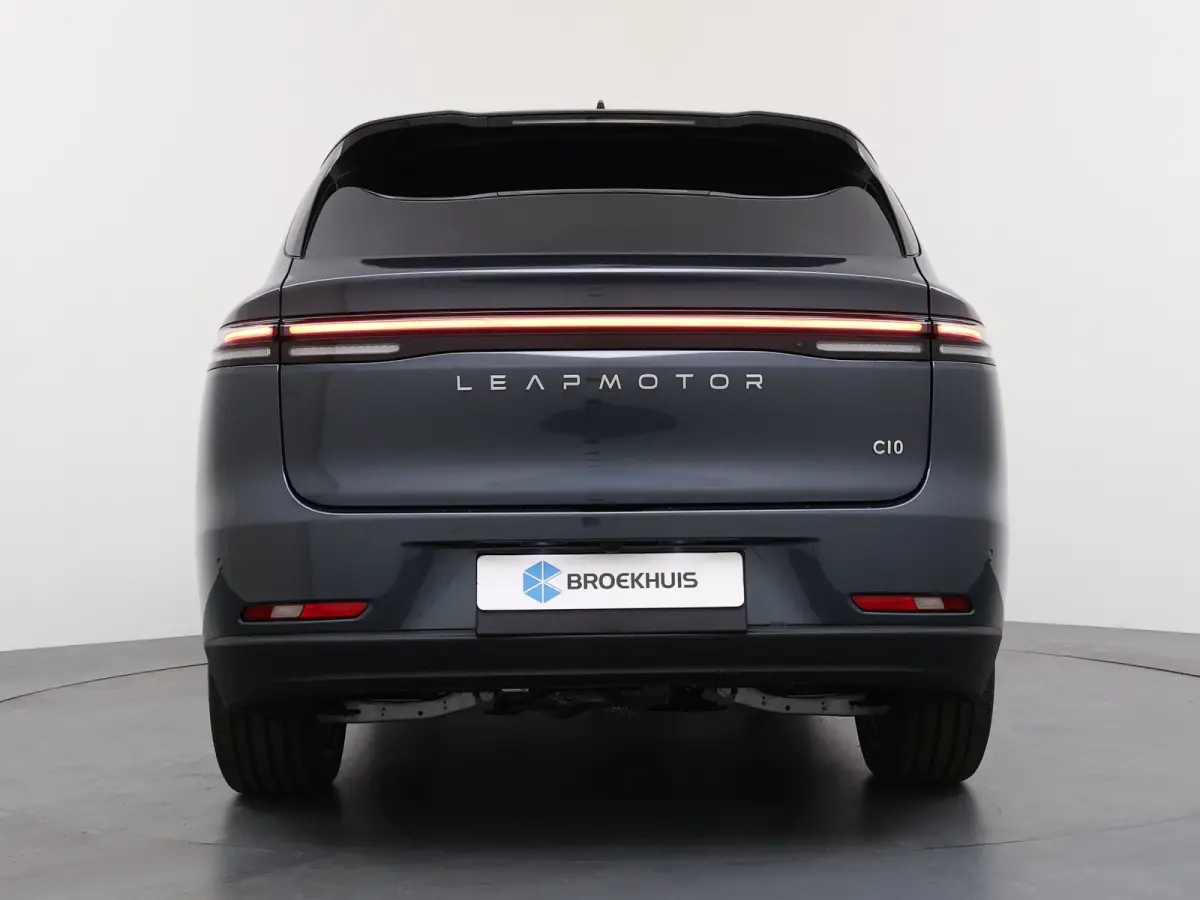 Design 28.4 kWh | €3500,- korting !! | Vanaf €575,- Private Lease per maand ! | Cruise control adaptief met Stop&Go en stuurhulp | Electronic climate controle | Extra getint glas